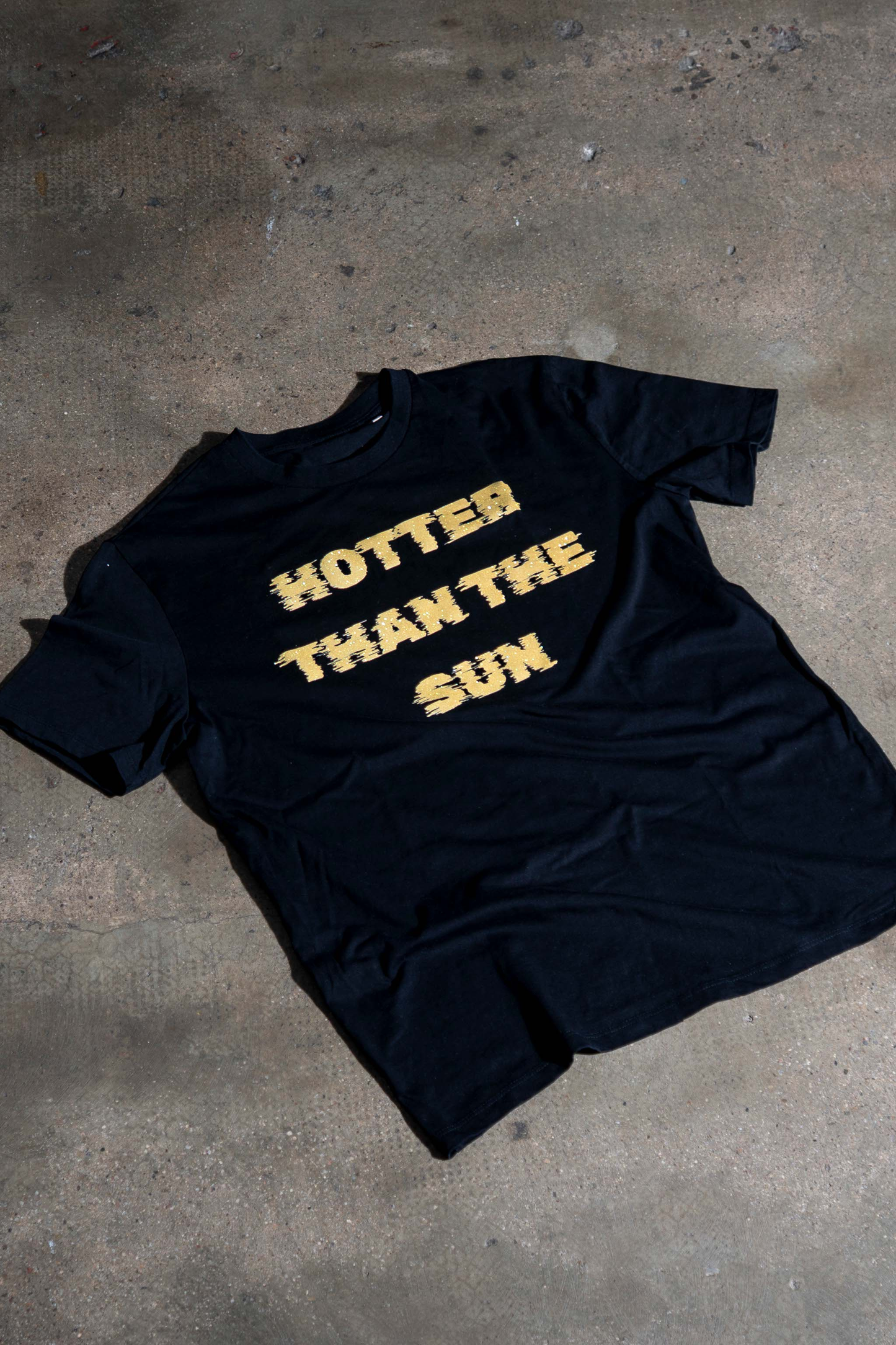 CAMISETA GLITTER HOTTER THAN THE SUN