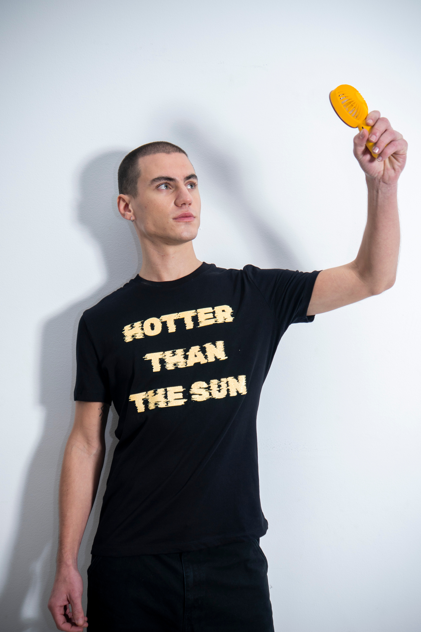 CAMISETA GLITTER HOTTER THAN THE SUN