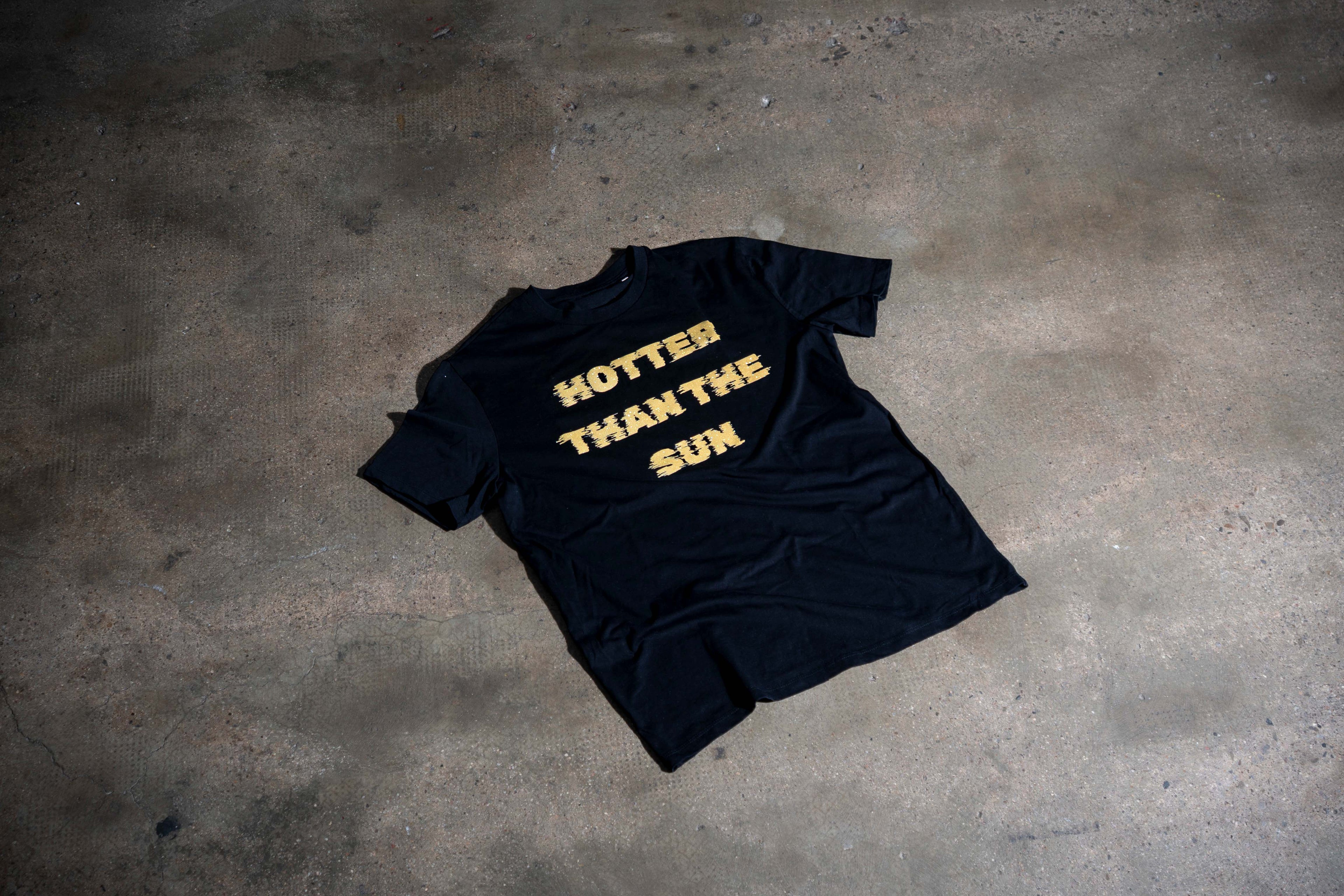 CAMISETA GLITTER HOTTER THAN THE SUN
