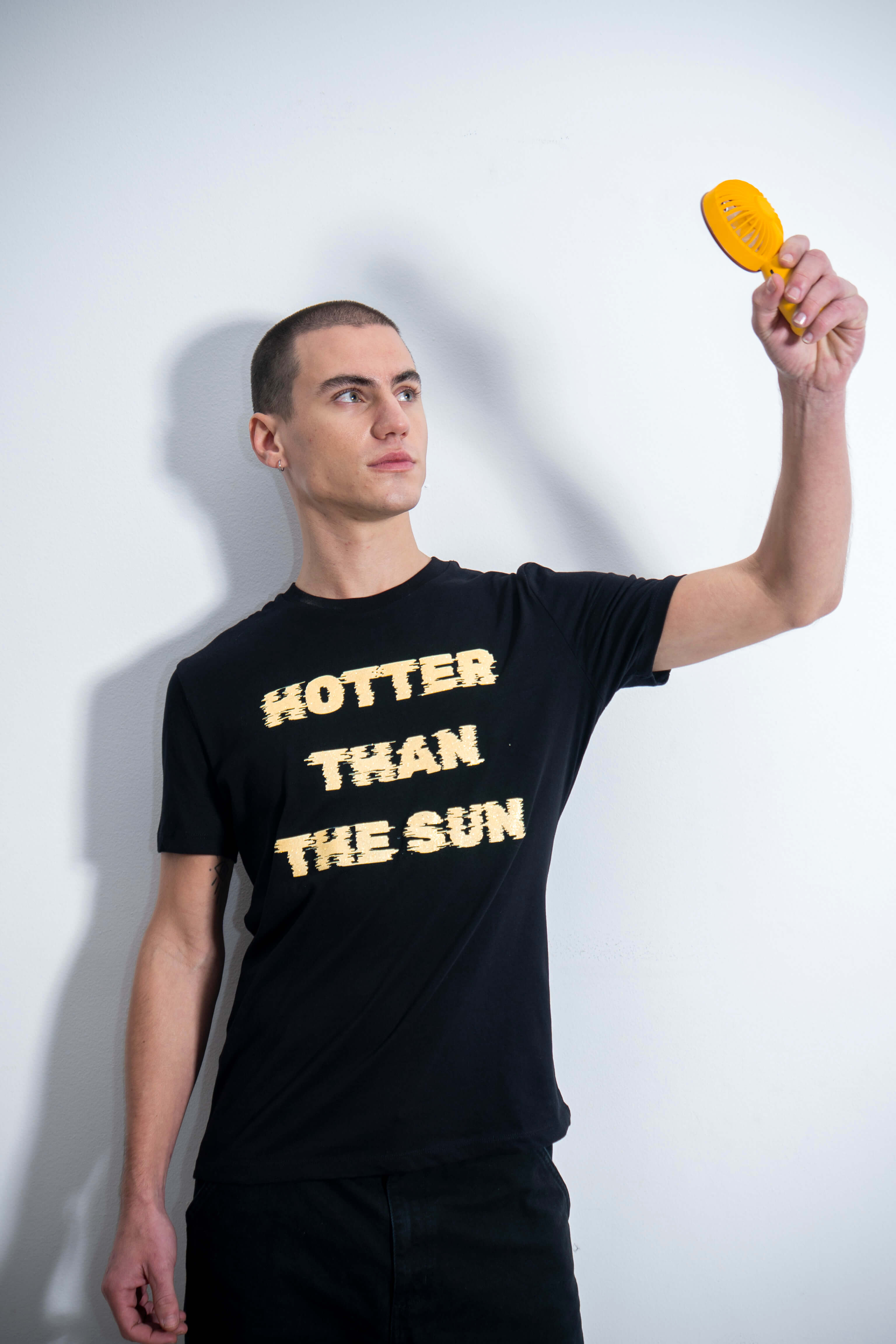 CAMISETA GLITTER HOTTER THAN THE SUN